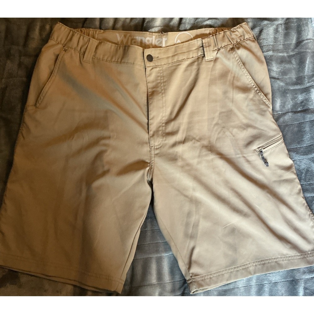 Wrangler Men's Shorts Size 38 Beige Cargo Outdoor Hiking Fishing 100% Polyester